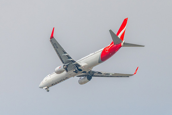 VH-VYI - Boeing 737-838 - Qantas Aircraft in the late afternoon