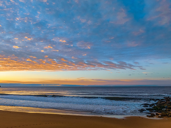 Winter seascape views over the beach with high and medium cloud